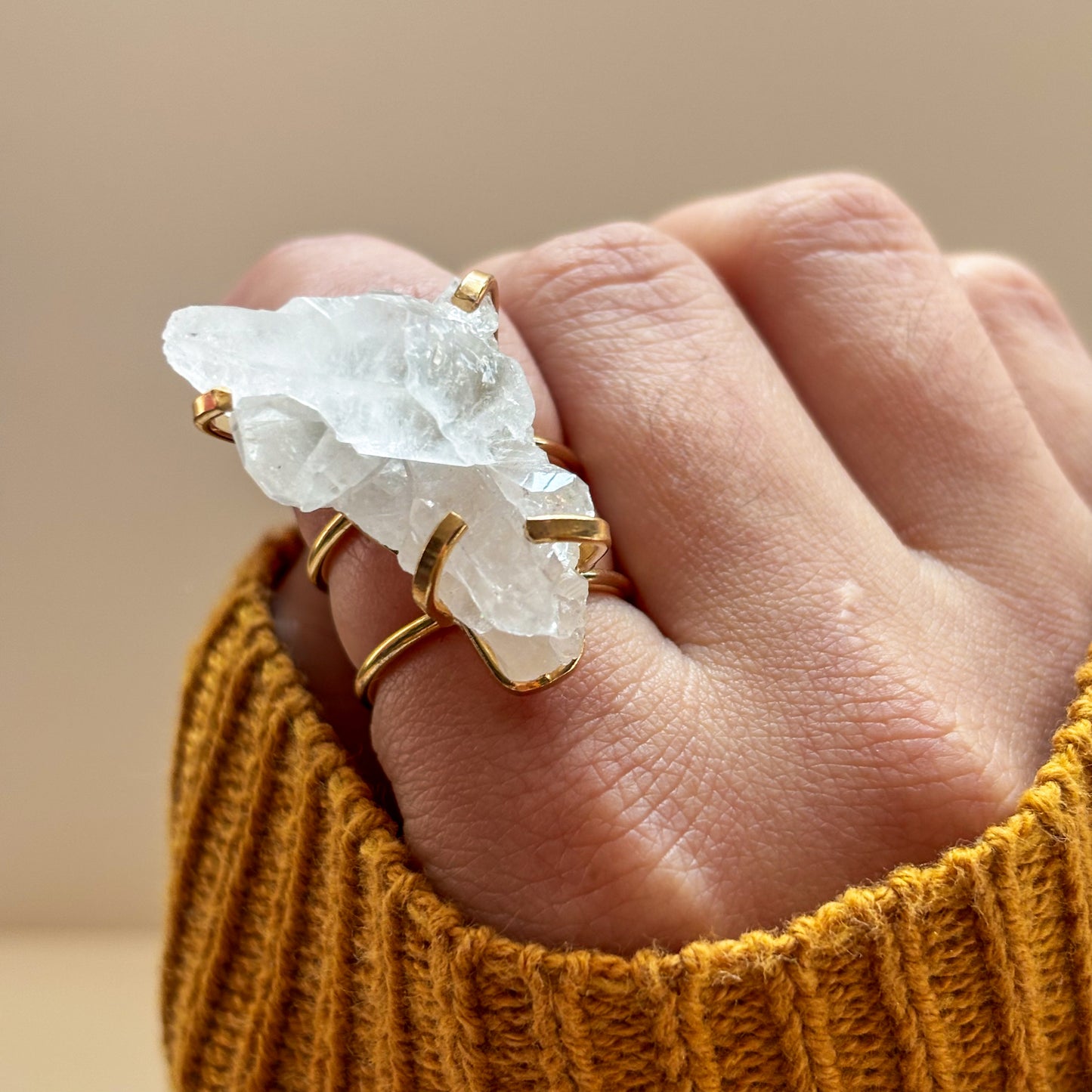 Anillo Ajustable Luna de Cuarzo Rosa
